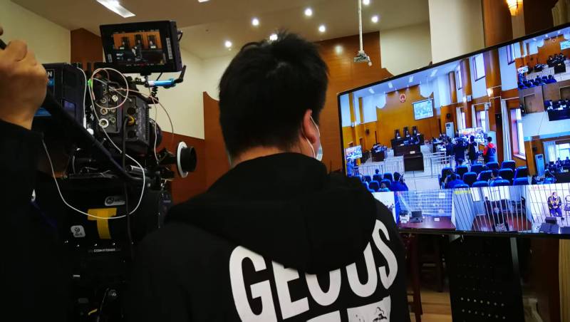 AI生成VS人工创意——吕梁广告片拍摄公司的技术浪漫主义实践